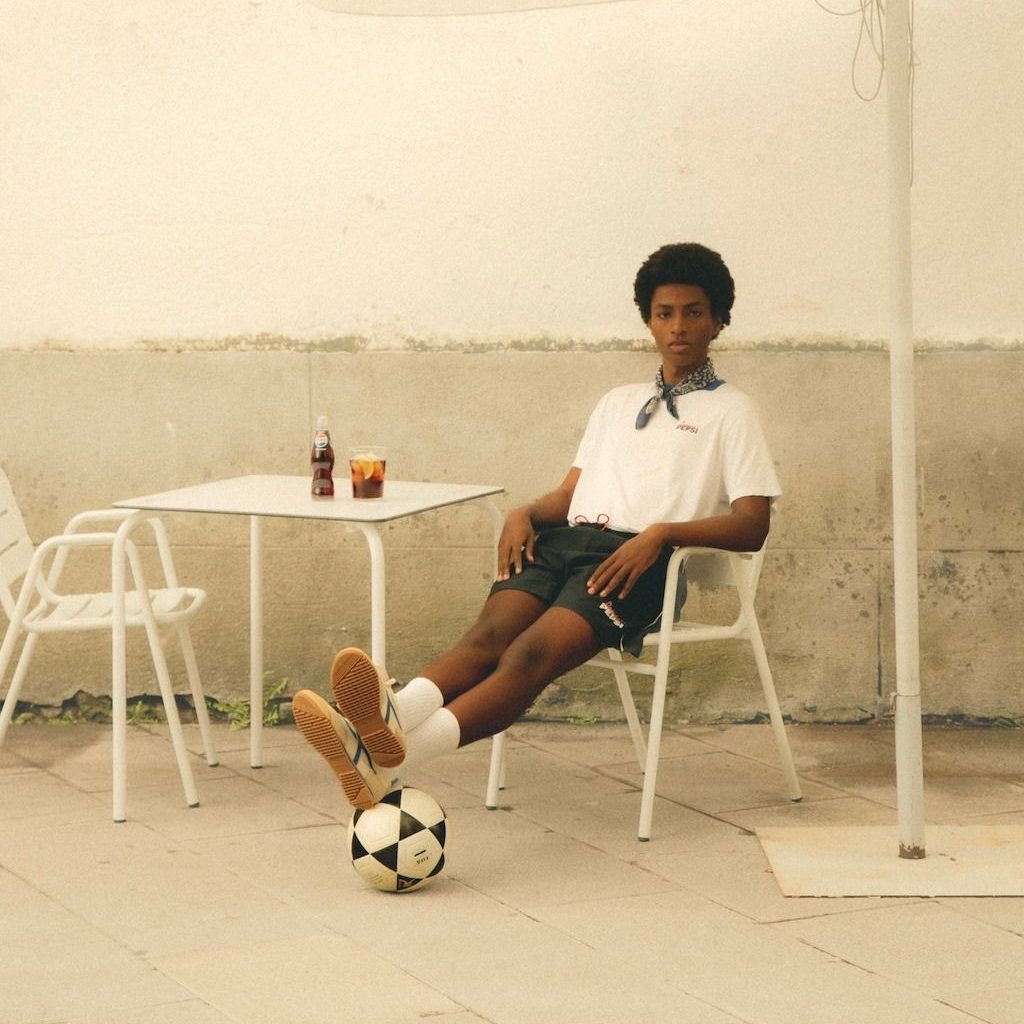 Qué hace que un futbolista conecte fuera del campo